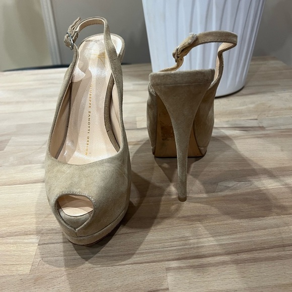 GIUZEPPE ZANOTTI Sharon Beige Suede Peeptoe Pump Size 35.5/ US 5.5 - Picture 4 of 9